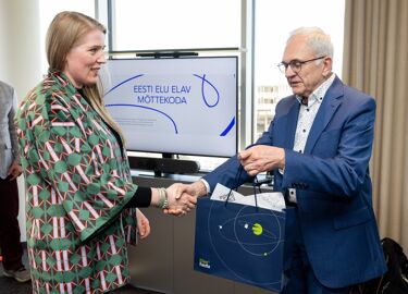 Edukas Eesti konkursil Jüri auhinda andmas